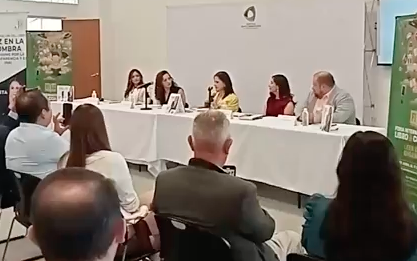 “Luz en la sombra, mi camino por la transparencia y el INAI”
